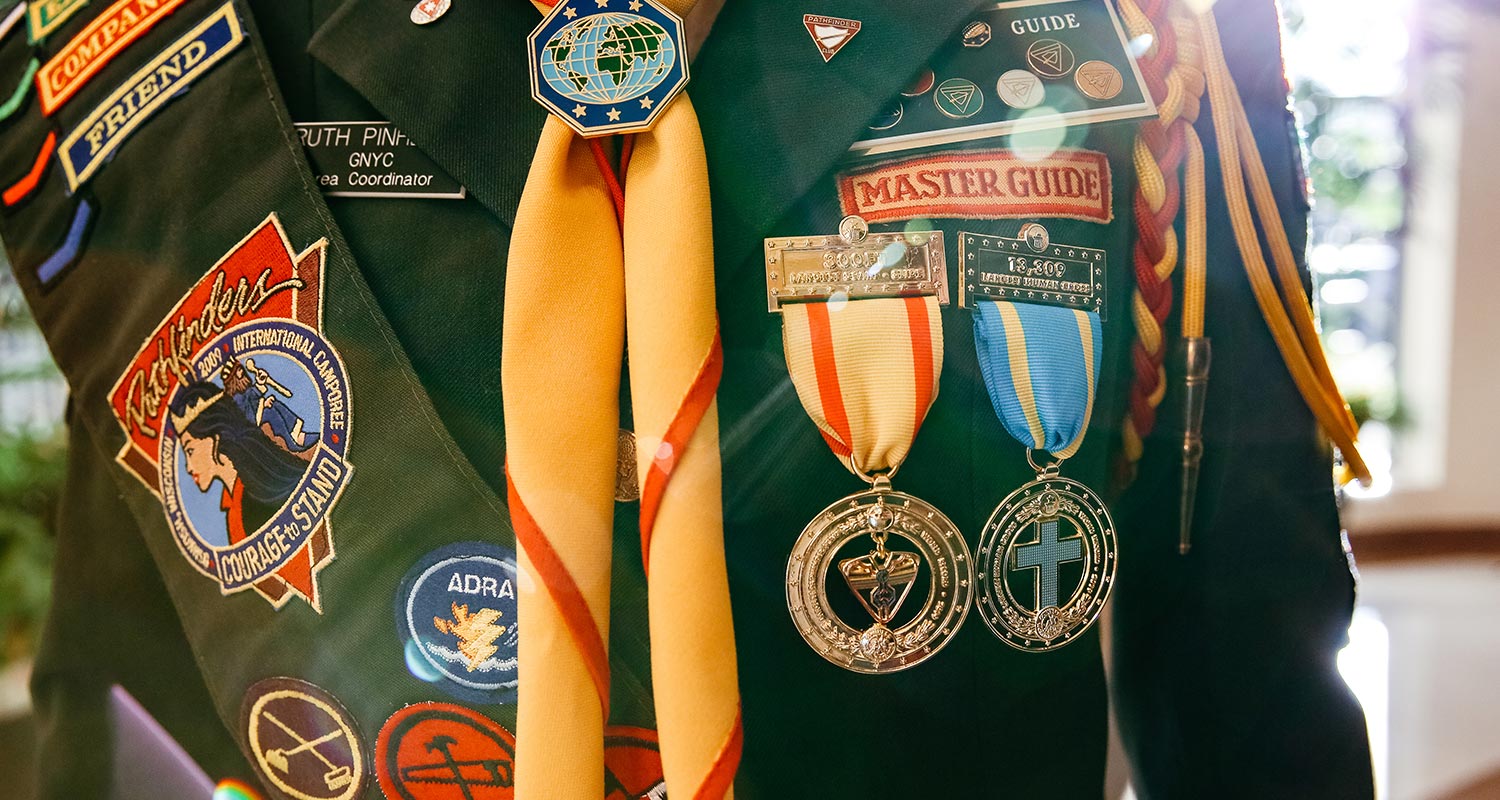 Largest Human Cross World Record Medal - Pinfinder Club